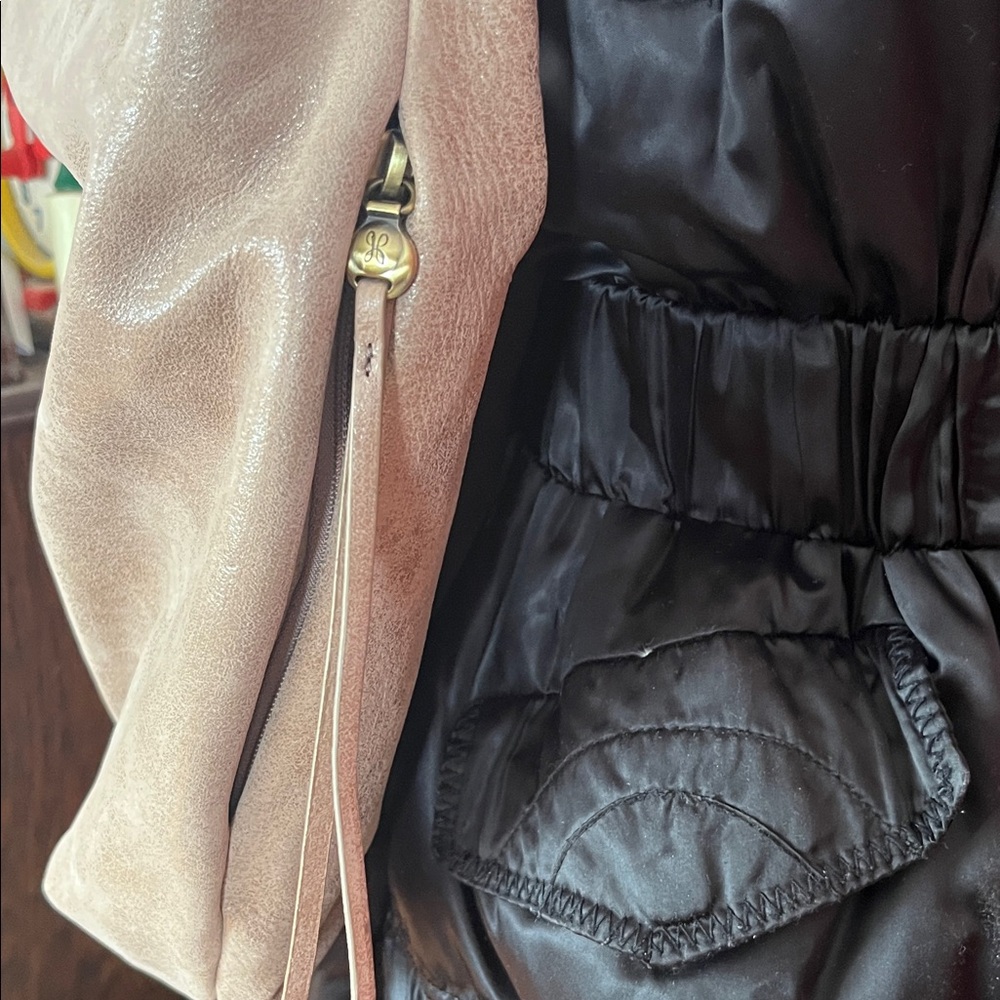 Like new Tan Suede Hobo Shoulder Bag - Picture 7 of 16